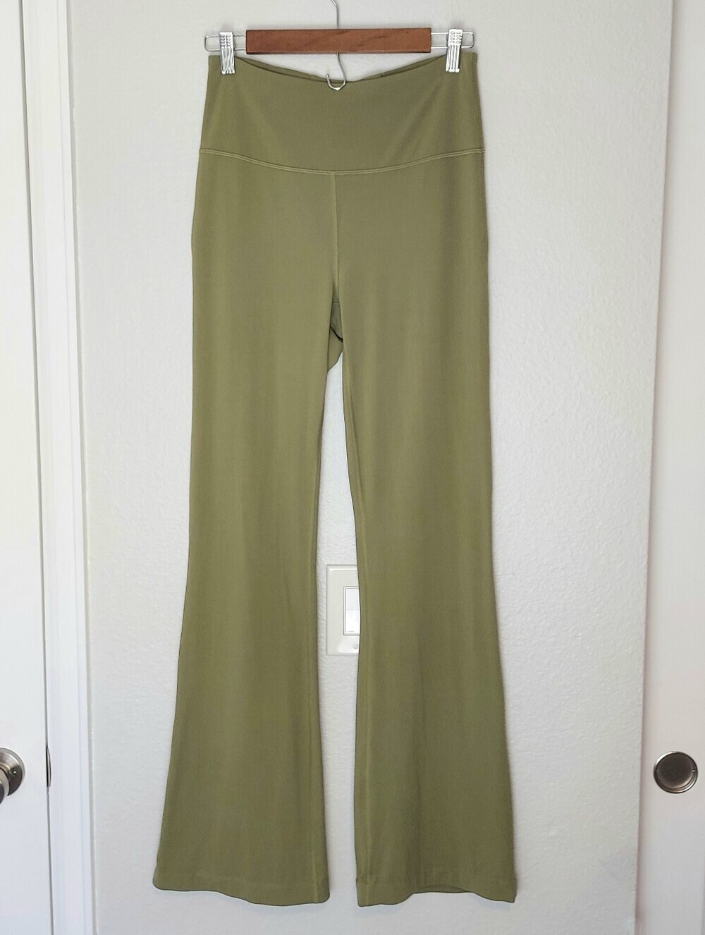 Lululemon Groove Super-High-Rise Flared Pants Green 8